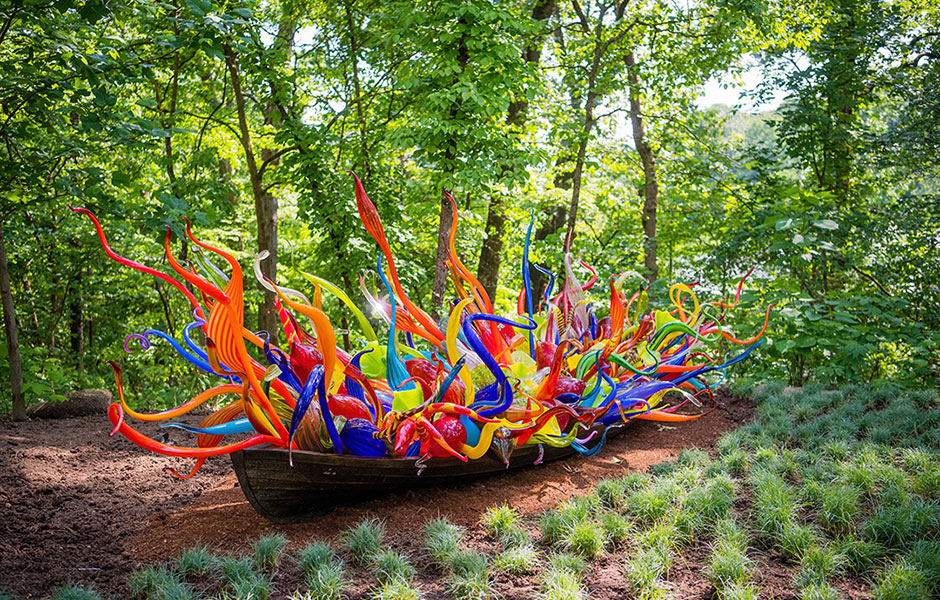 Dale Chihuly, Fiori Boat, 2016 | Crystal Bridges Museum of American Art | Case Study | Gallery Systems
